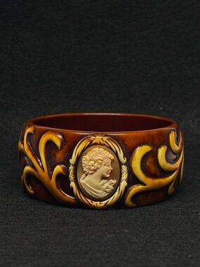 Amedeo - Brown Resin and Carved Cameo Bracelet